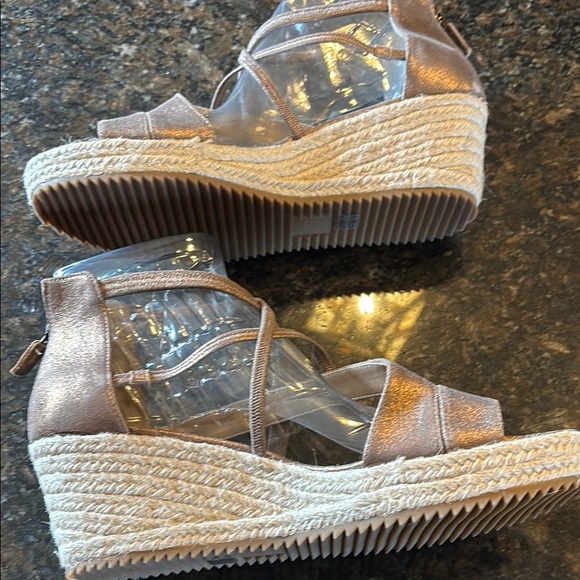 New Eileen Fisher Bronze Metallic Wedge Sandals with Ankle Strap 11 - Picture 3 of 6